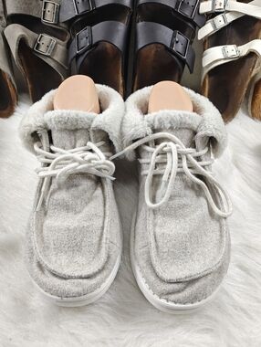 Hey Dude Britt Cream Ankle Booties Faux Fur Cuff Lace Up Moccasin Shoes Sz 9